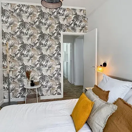 Le Grand Carre Versailles