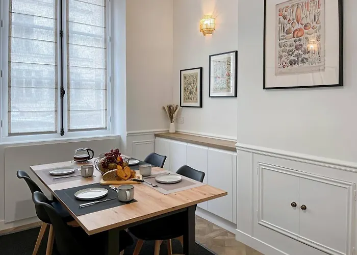 Le Grand Carre ベルサイユ