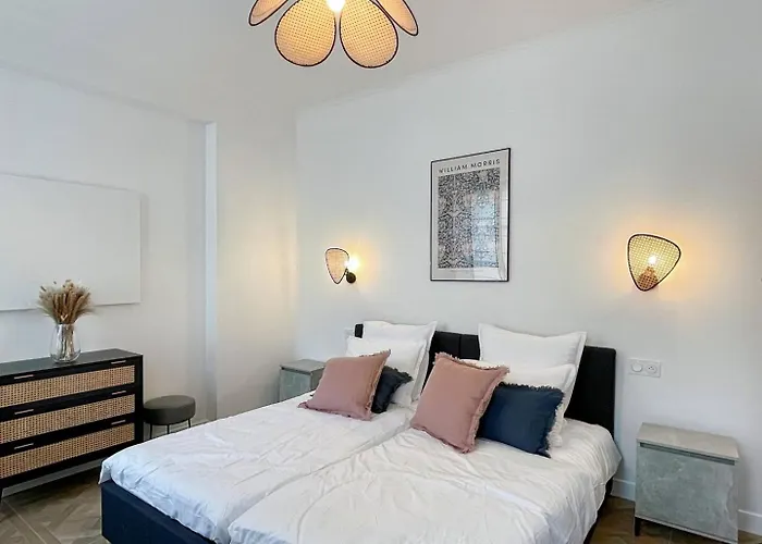 Le Grand Carre ベルサイユ